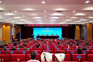 北青：马宁裁判组从乌兹别克、阿曼裁判组中脱颖而出执法决赛